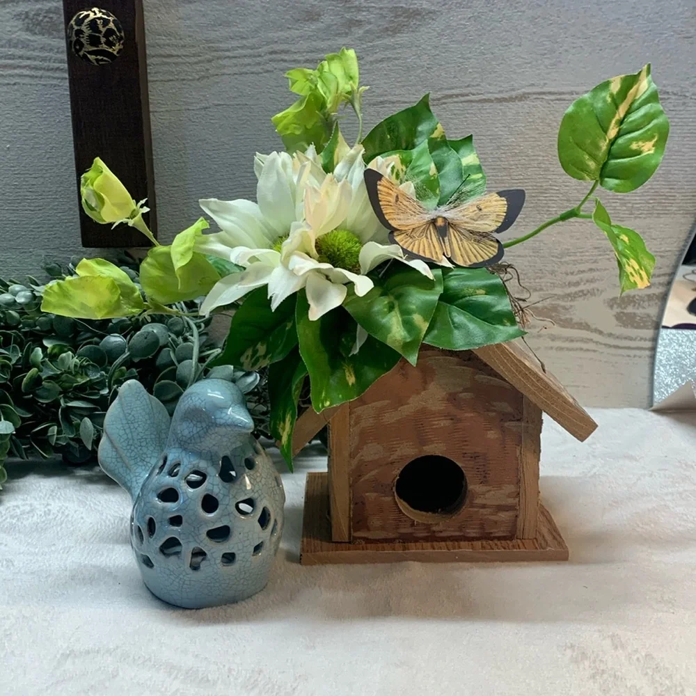 Mom Mothers Day floral flower birdhouse decor.